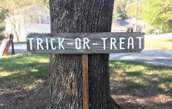 Trick or Treat Yard Sign