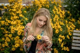 <thrive_headline click tho-post-15651 tho-test-10>The 7 Best Types of Yellow Flowers Guaranteed to Make Your Heart Happy</thrive_headline>