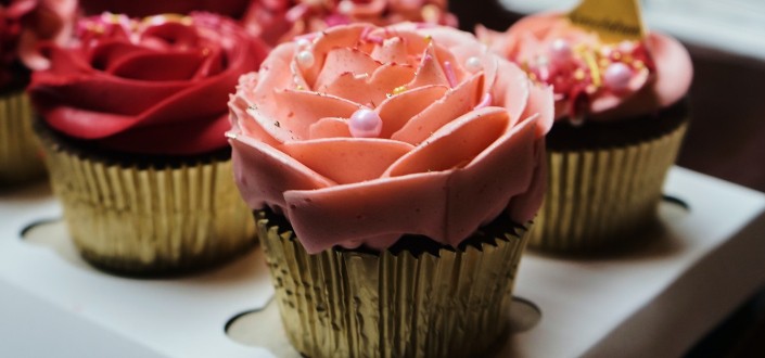 Cupcakes with pretty rose toppings