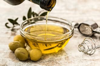 <thrive_headline click tho-post-16542 tho-test-25>5 Great Reasons To Use Neem Oil For House Plants:Get Rid Of Pests!</thrive_headline>